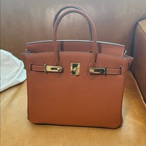 Elegant Tan Leather Handbag